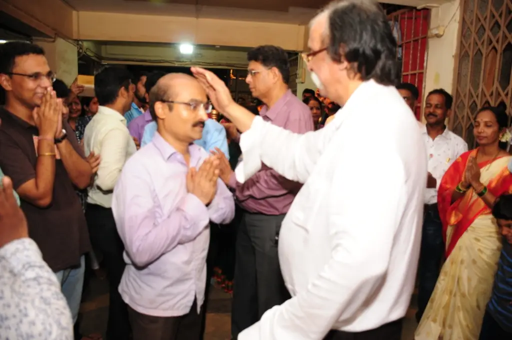 Sadguru Shree Aniruddha Bapu Blessing Agnihotra and TV Committee Volunteers