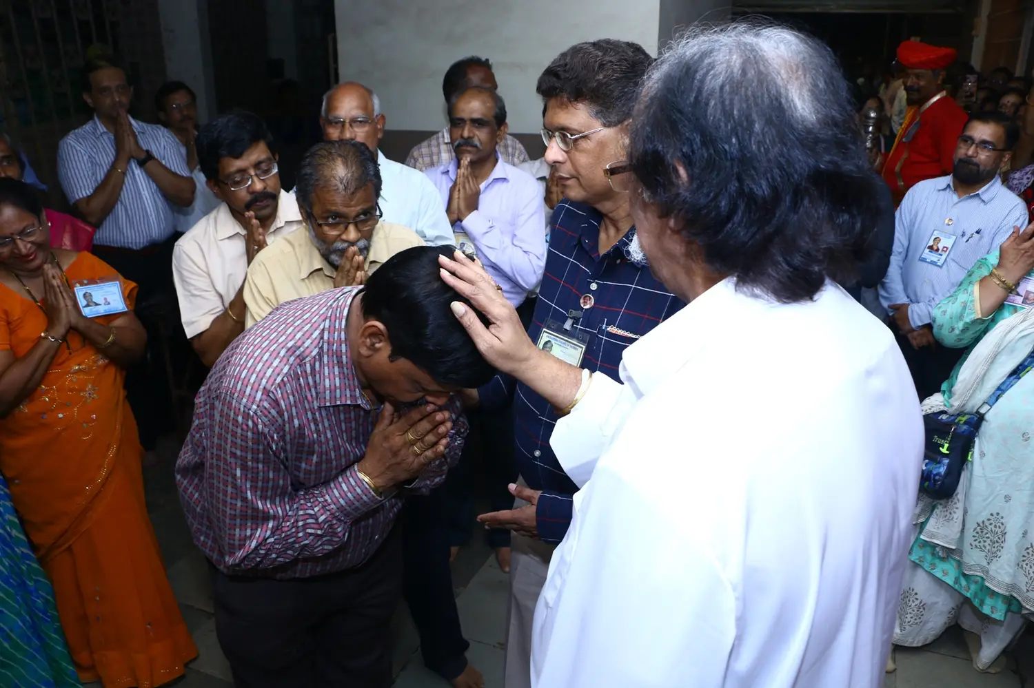 Sadguru Shree Aniruddha Bapu Blessing Shraddhavan Volunteers