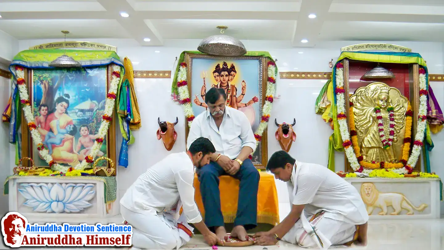 The sanctified touch – Bapu’s Charan Sparsha to the Paduka