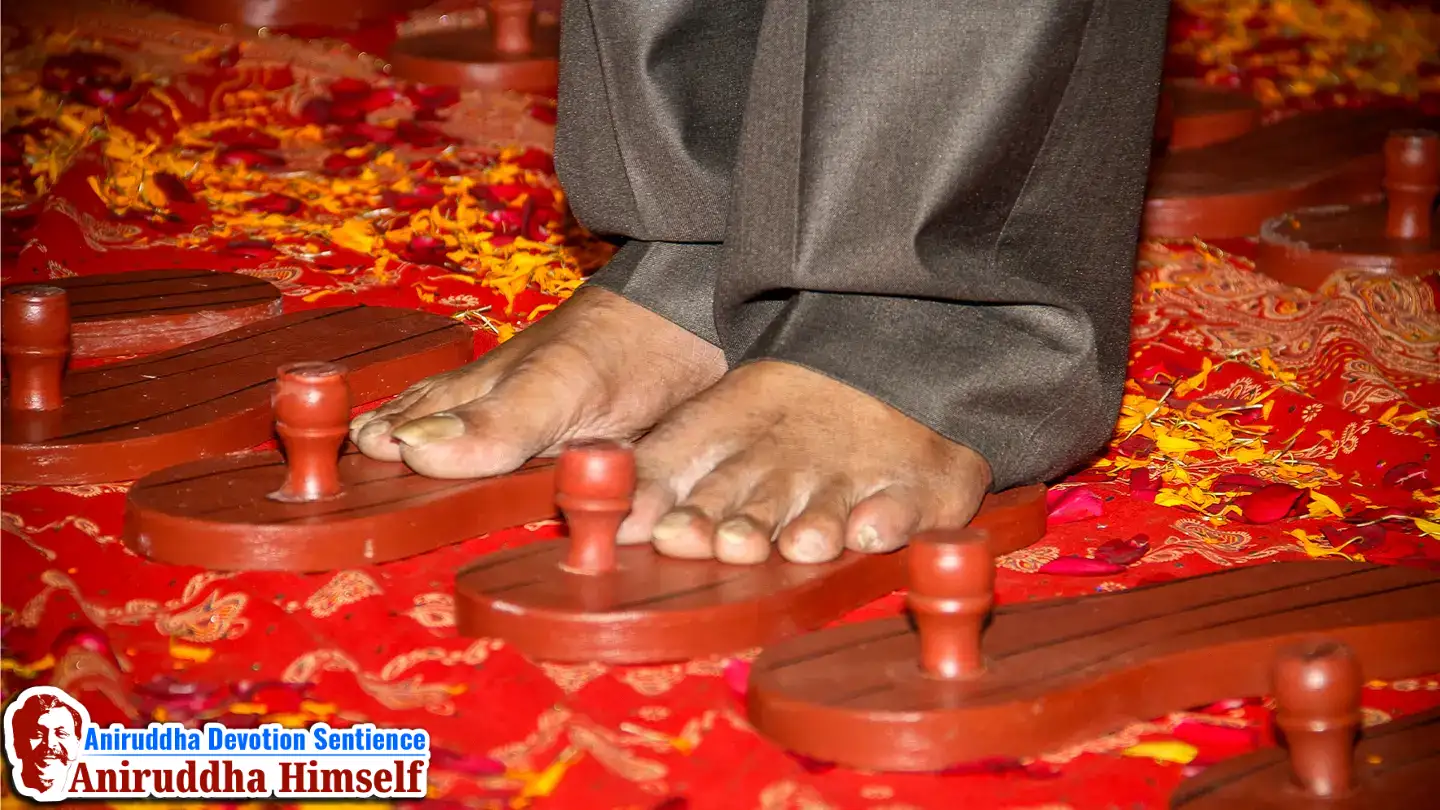 A blessed act – Bapu’s Charan Sparsha to the Paduka
