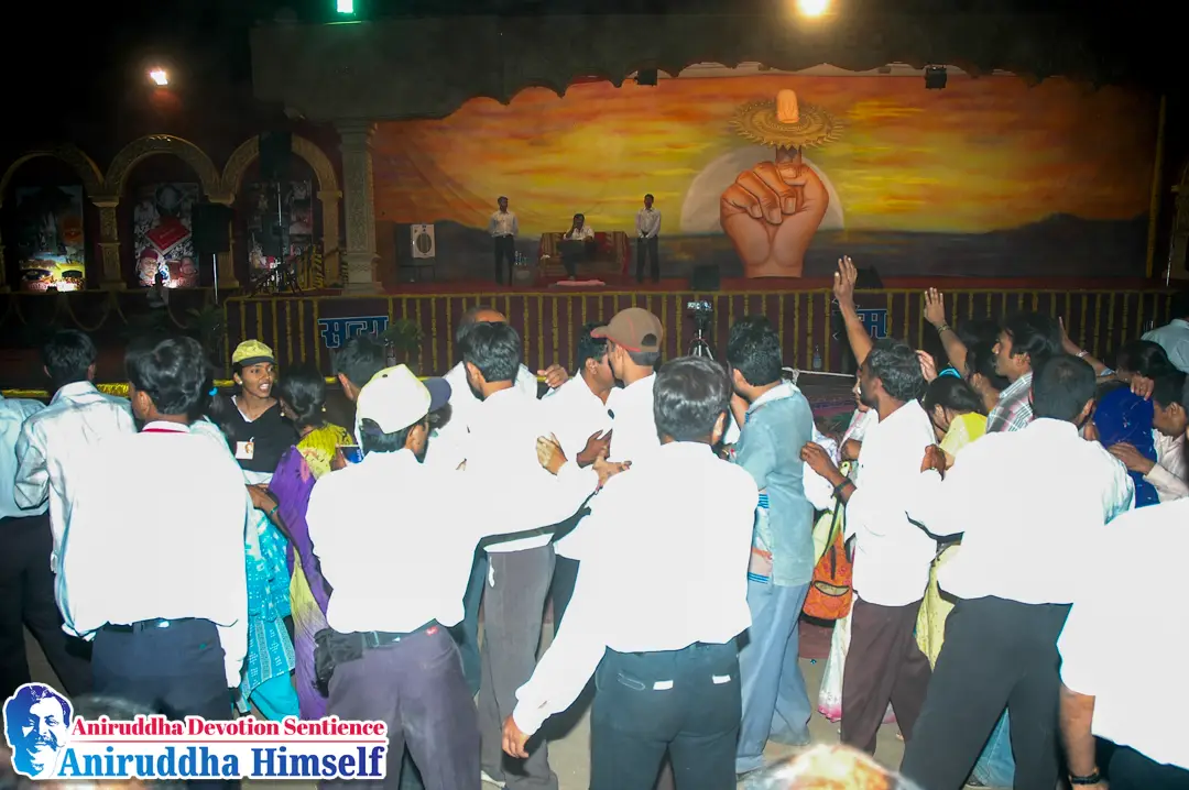 Devotees gather at Dhule during Sadguru Shree Aniruddha Bapu's visit in 2007