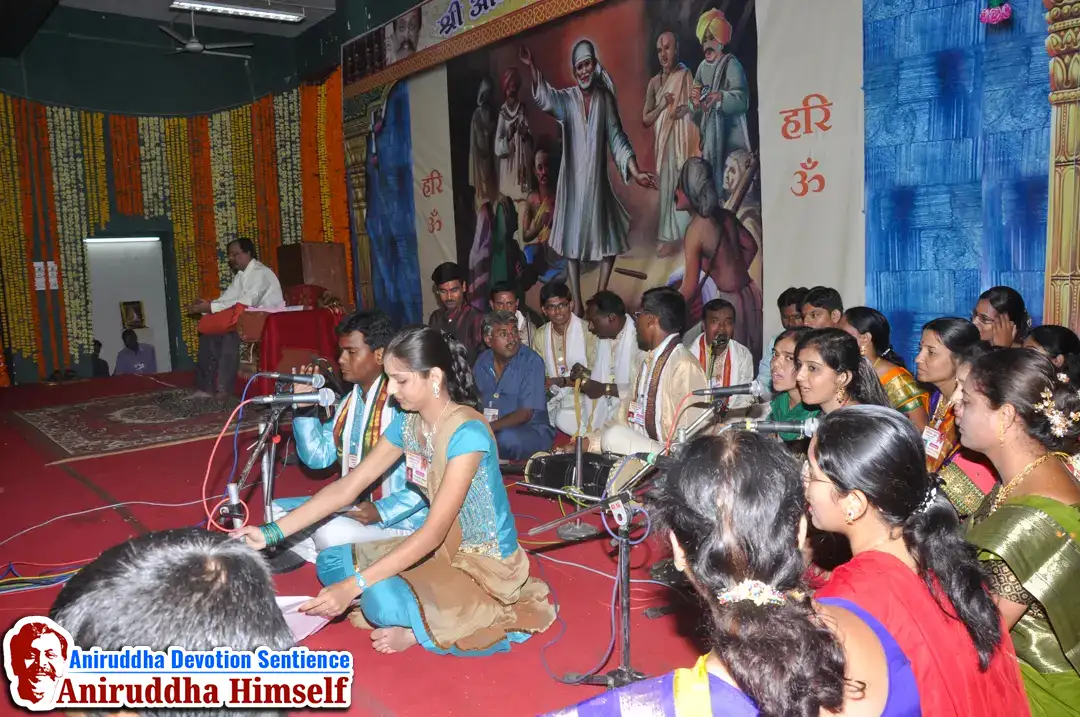 Satsang was held during Sadguru Shree Aniruddha Bapu's visit to Jalgaon in 2011.