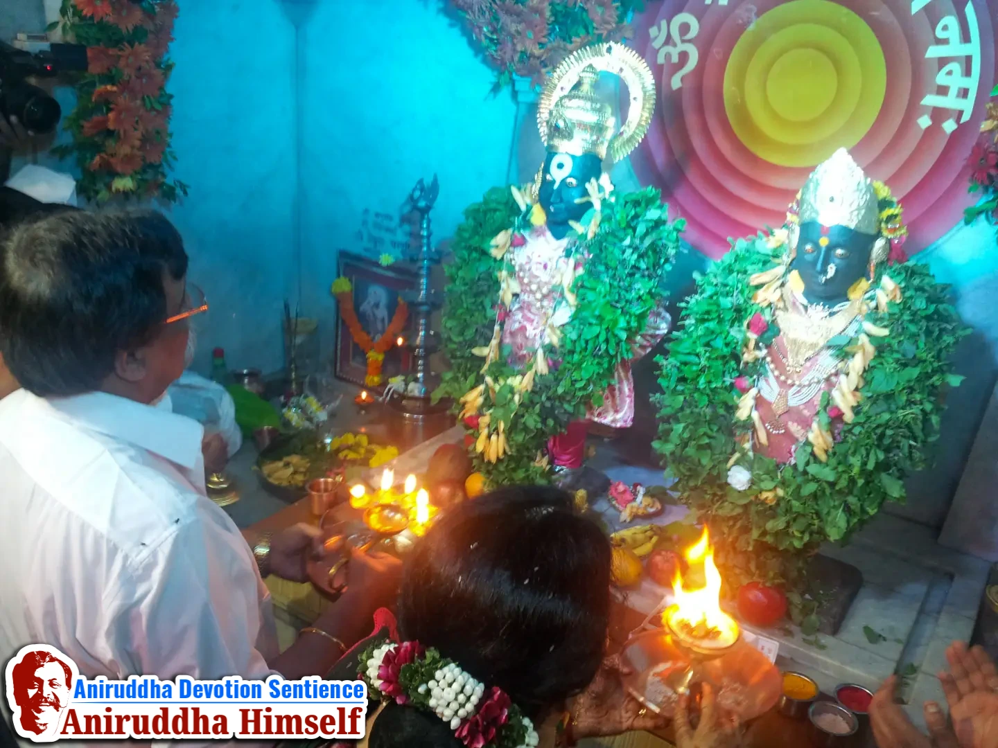 Sadguru Aniruddha Bapu performing Vithal and Rakhumai poojan on the occassion of Ashadhi Ekadashi at Wadala Vithal Mandir