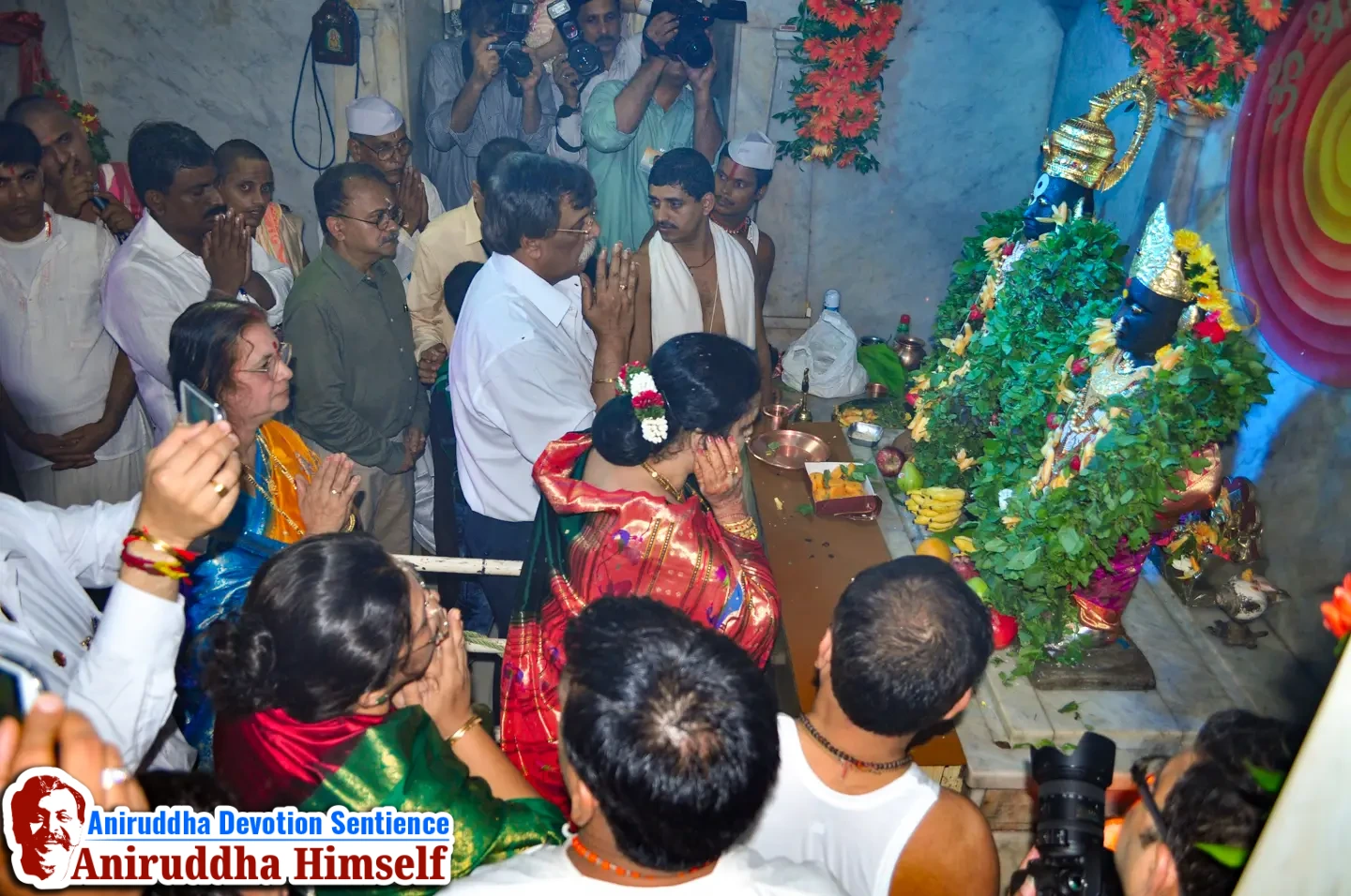 Sadguru Aniruddha Bapu performing Vithal and Rakhumai poojan on the occassion of Ashadhi Ekadashi at Wadala Vithal Mandir