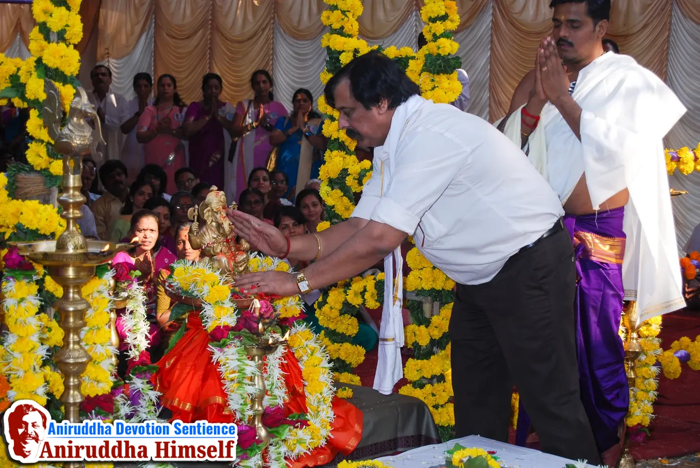 Aniruddha Bapu performing various poojans