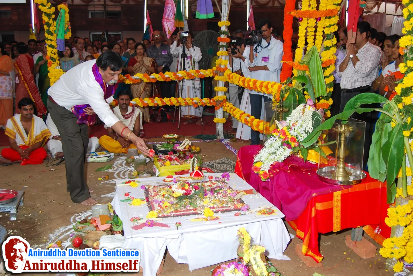 Sadguru Aniruddha Bapu immersed in perfroming poojans of different utsavs