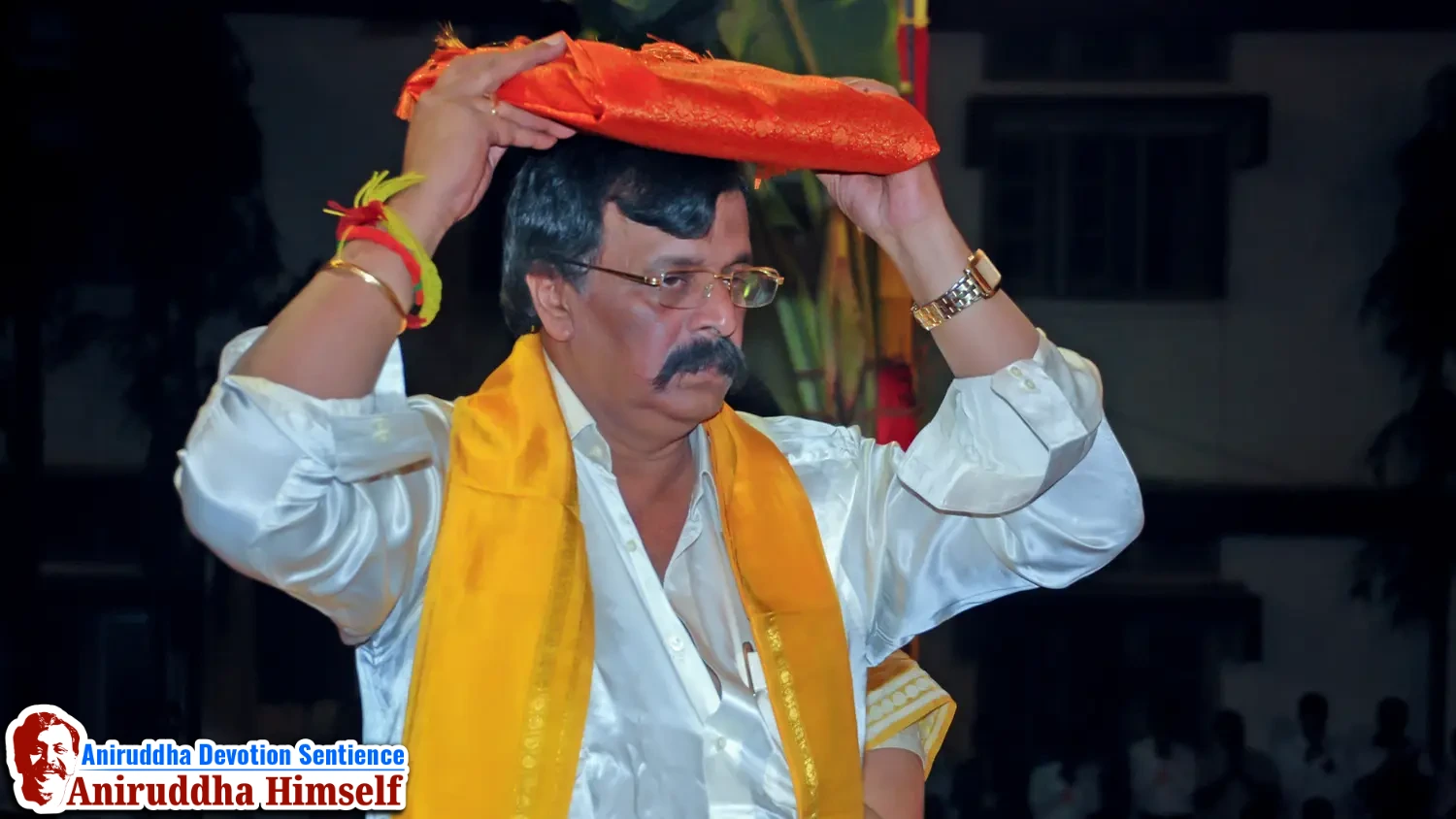 At the inauguration of the Matruvatsalya Upanishad, Sadguru Shree Aniruddha Bapu respectfully carried the sacred text above His head at Shreeharigurugram, Bandra E.