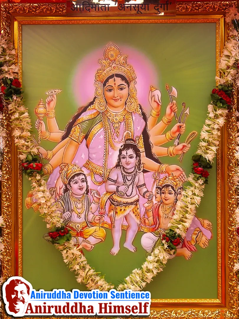 In front of the stage was the Parikrama Kaksha, a sanctified walkway of twenty-five divinely arranged pictures leading devotees towards the stage. Sadguru Aniruddha personally unveiled these images with offerings of tender coconut (shahale), wheat, and flower garlands.