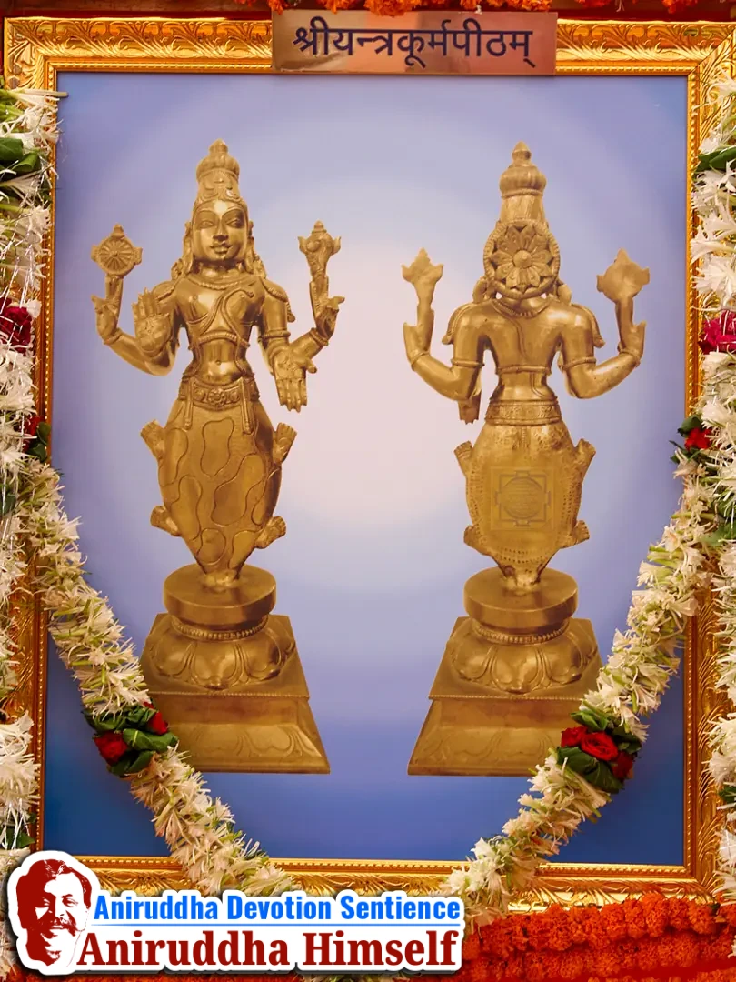 In front of the stage was the Parikrama Kaksha, a sanctified walkway of twenty-five divinely arranged pictures leading devotees towards the stage. Sadguru Aniruddha personally unveiled these images with offerings of tender coconut (shahale), wheat, and flower garlands.