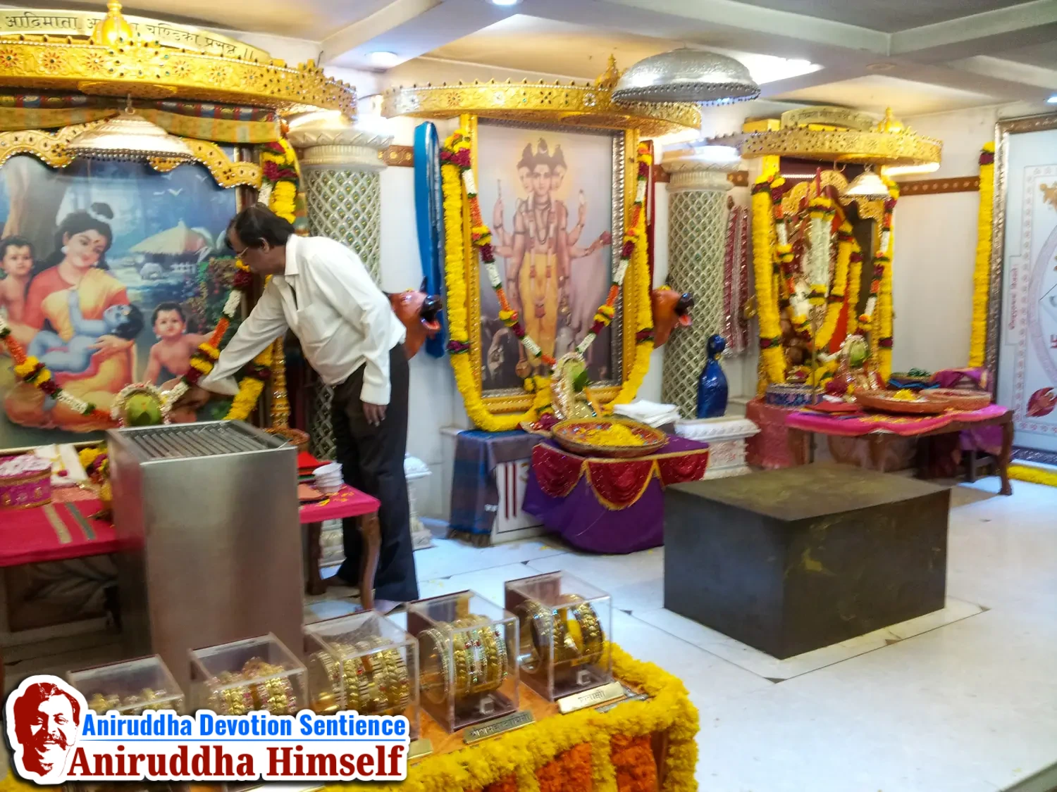 Sadguru Aniruddha Bapu taking darshan of all the Devata's at Shree Aniruddha Gurukshetram