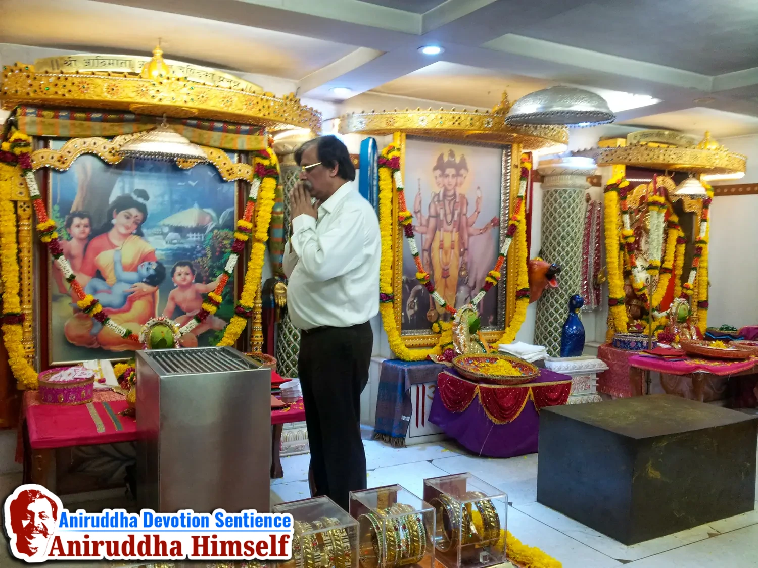 Sadguru Aniruddha Bapu taking darshan of all the Devata's at Shree Aniruddha Gurukshetram