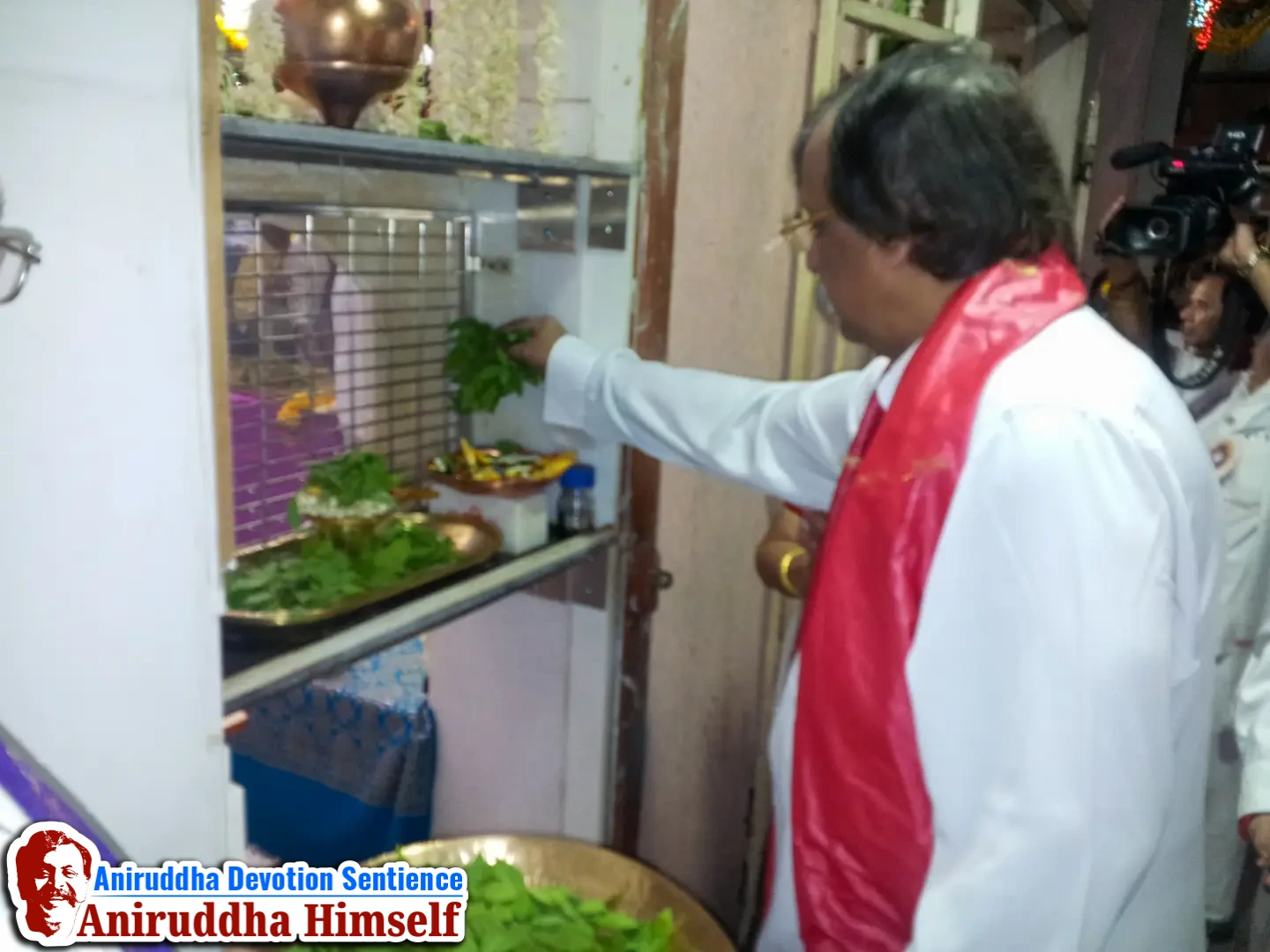 Sadguru Aniruddha Bapu performing Mahadurgeshwar poojan on the ocassion of Mahashivratri