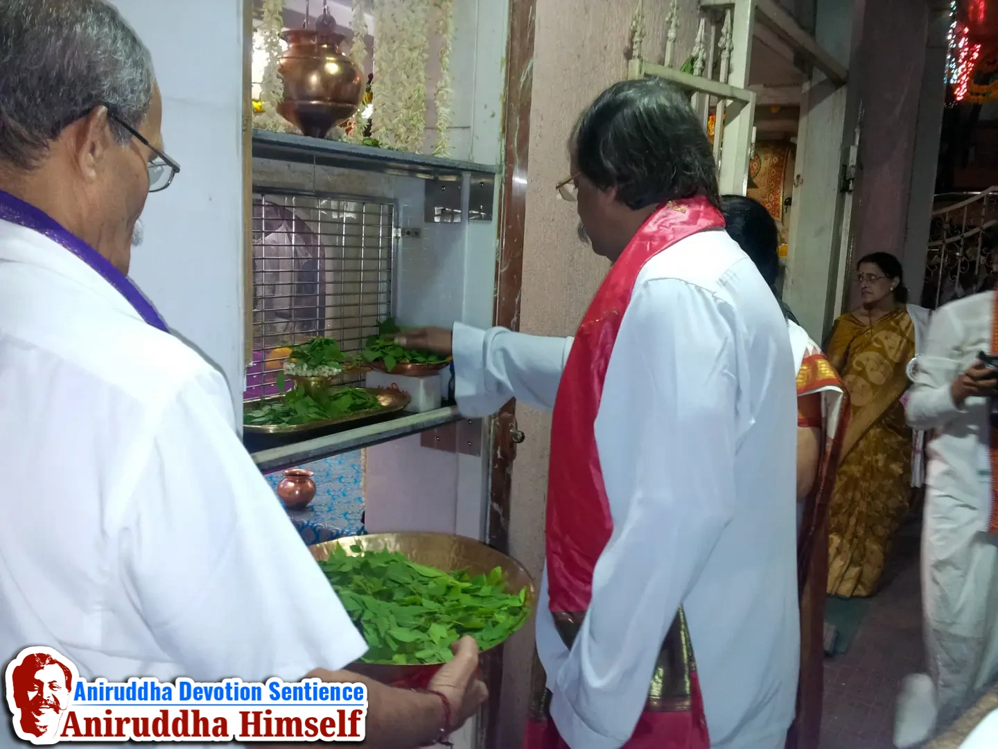 Sadguru Aniruddha Bapu performing Mahadurgeshwar poojan on the ocassion of Mahashivratri