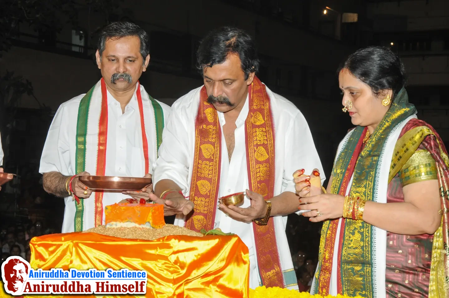 Sadguru Aniruddha Bapu performing Kanthakoop Pashaan poojan