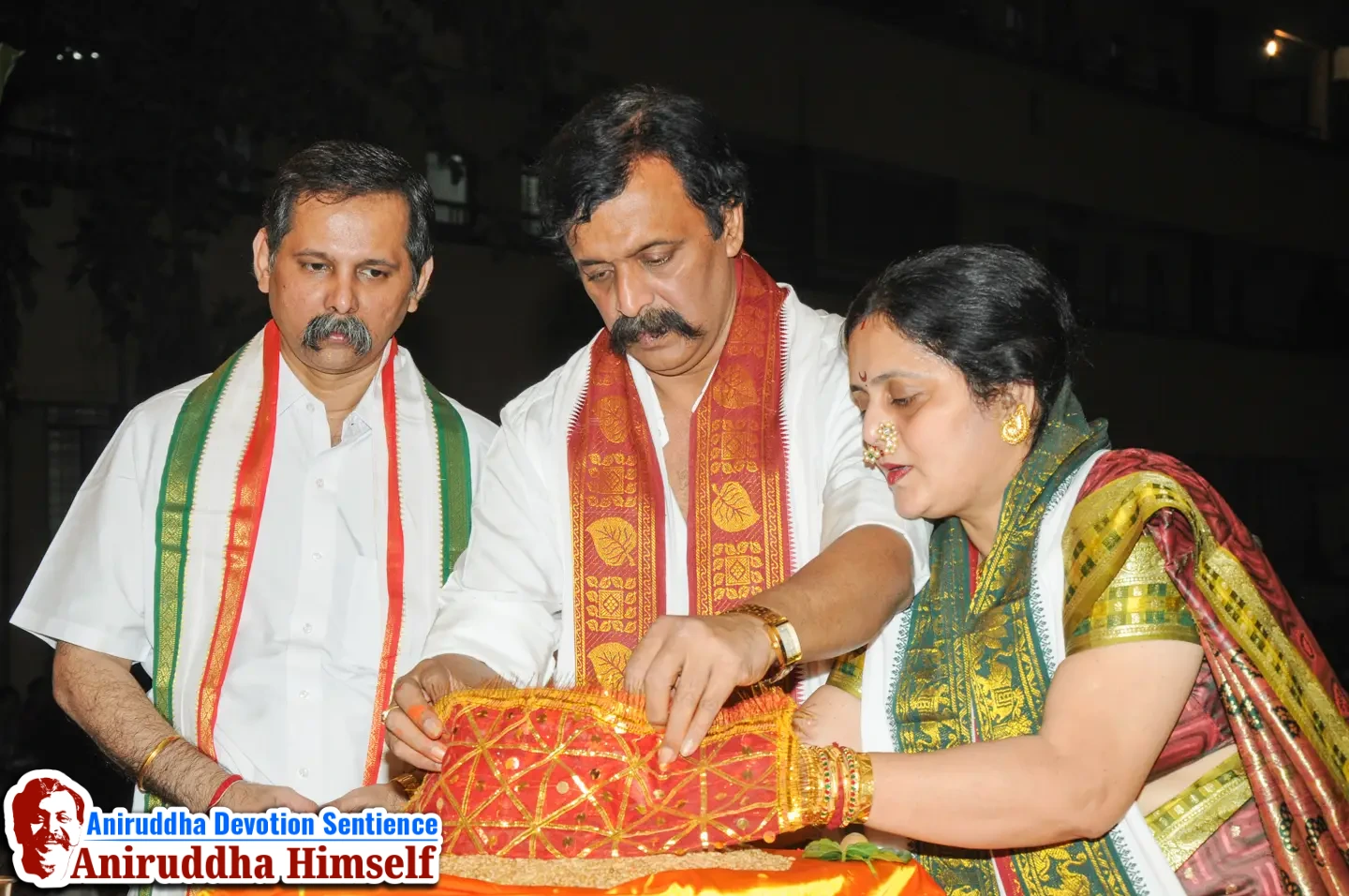 Sadguru Aniruddha Bapu performing Kanthakoop Pashaan poojan