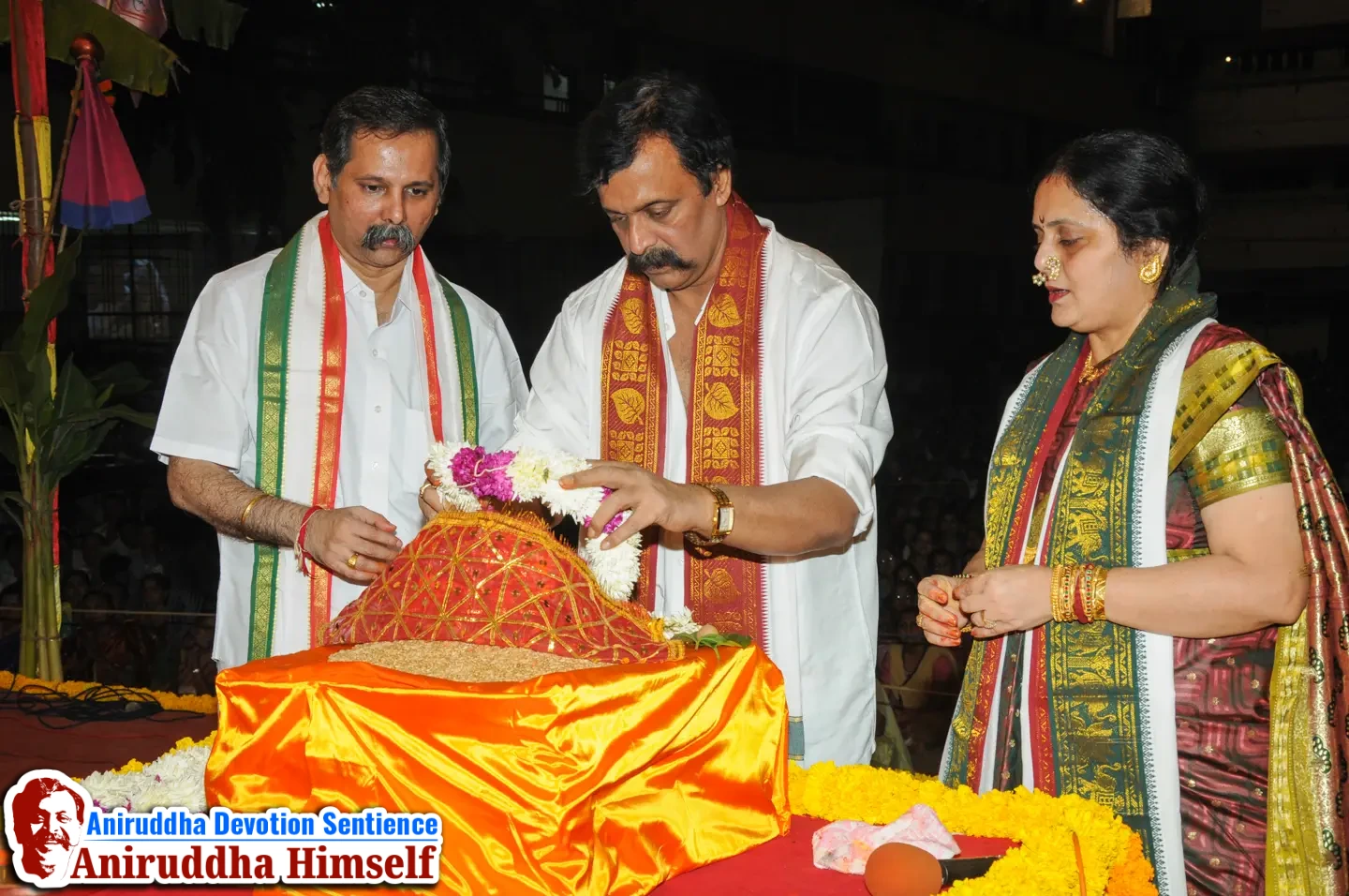 Sadguru Aniruddha Bapu performing Kanthakoop Pashaan poojan