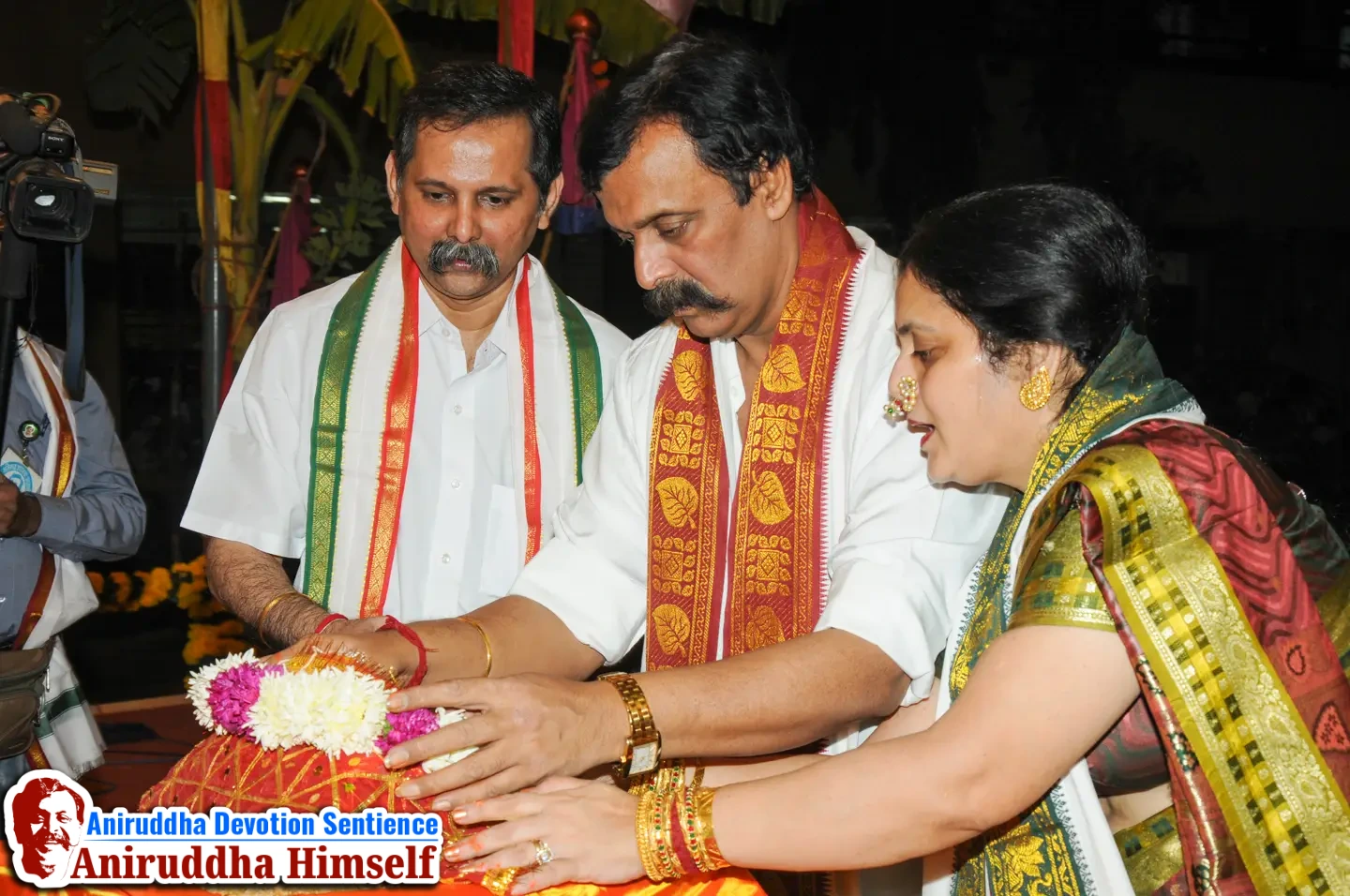 Sadguru Aniruddha Bapu performing Kanthakoop Pashaan poojan