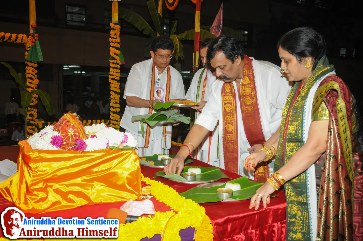 Sadguru Aniruddha Bapu performing Kanthakoop Pashaan poojan