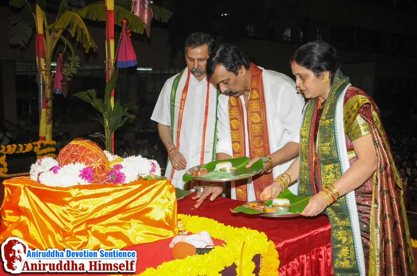 Sadguru Aniruddha Bapu performing Kanthakoop Pashaan poojan