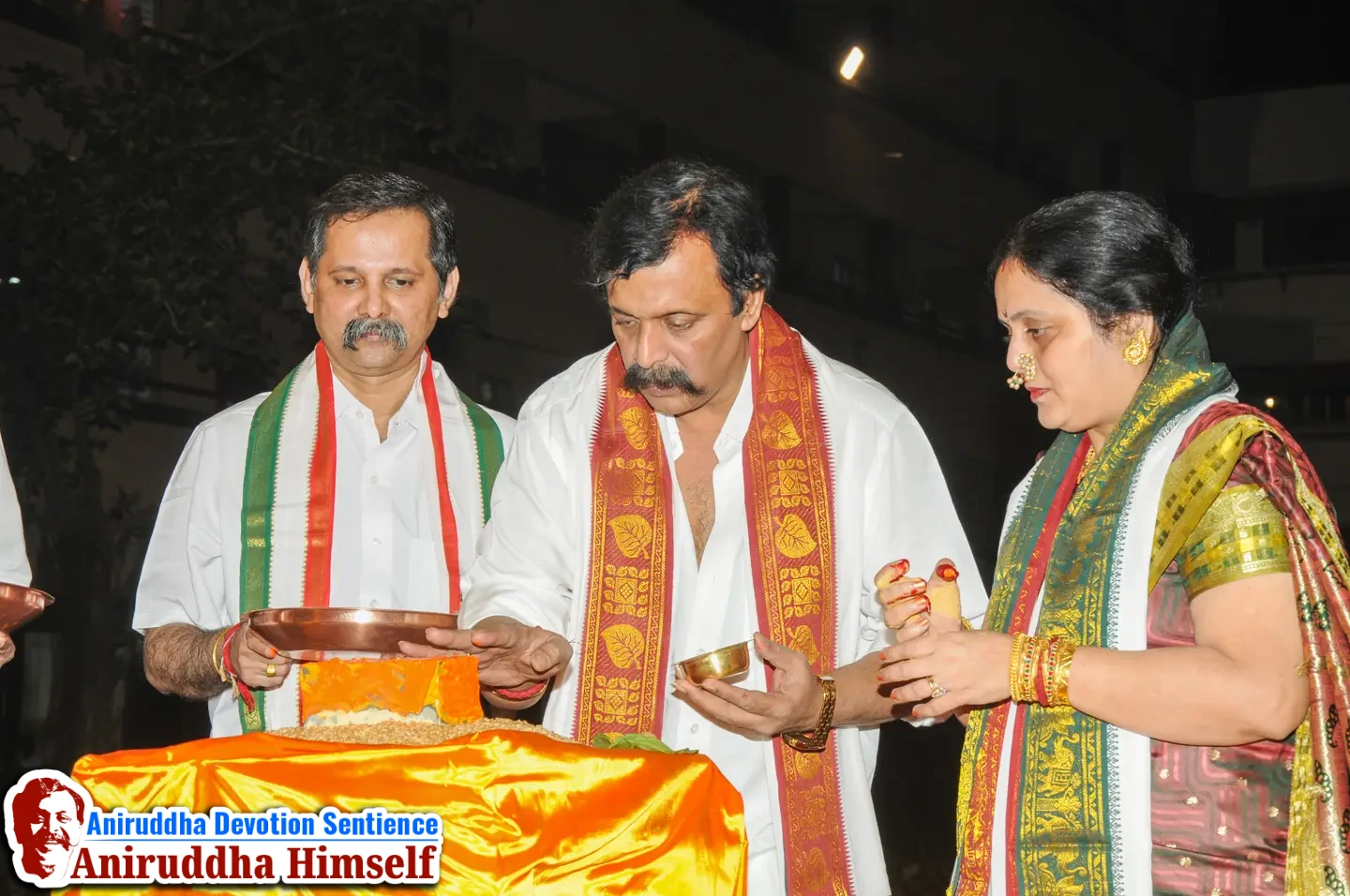 Sadguru Aniruddha Bapu performing Kanthakoop Pashaan poojan