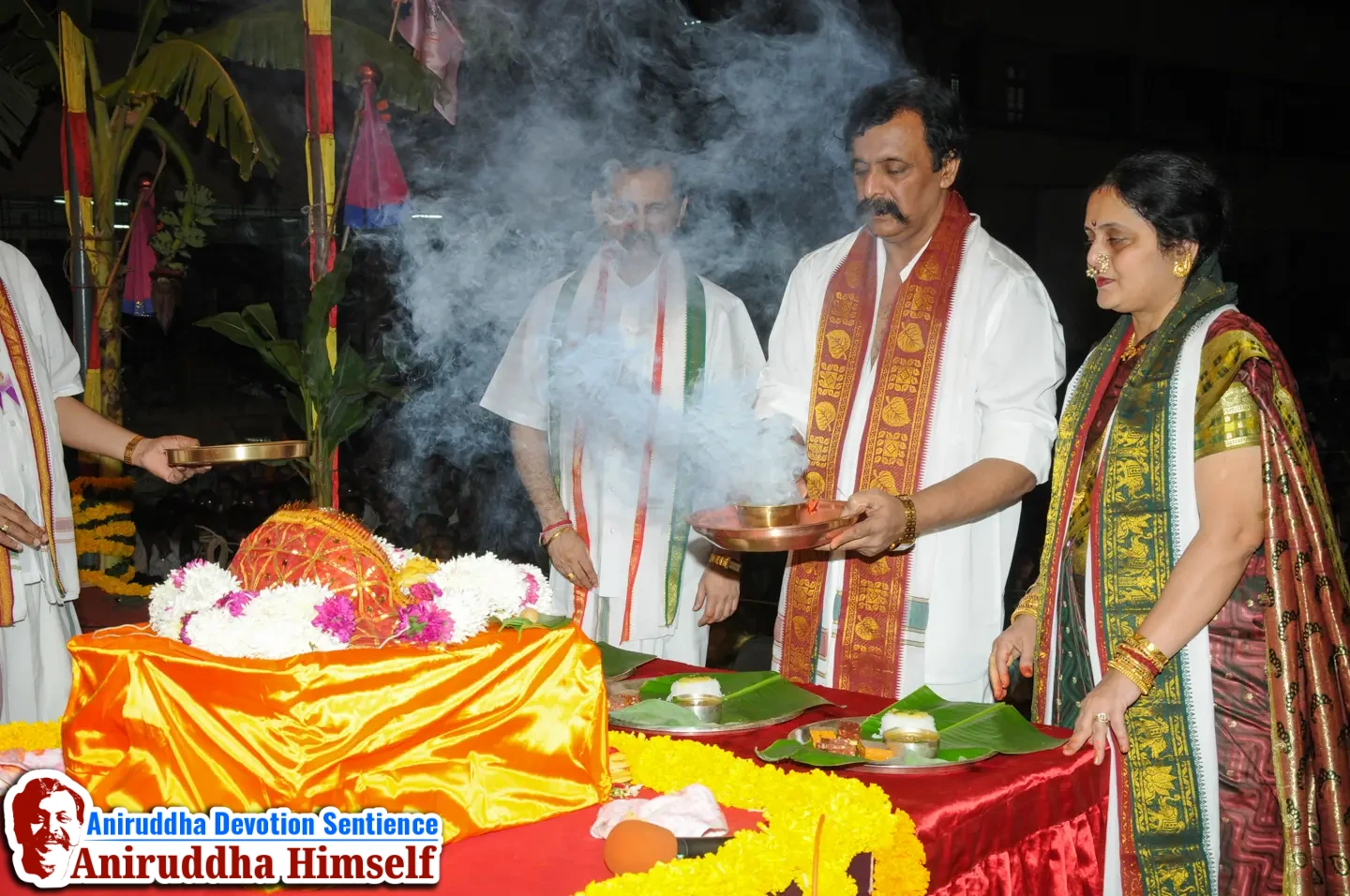 Sadguru Aniruddha Bapu performing Kanthakoop Pashaan poojan