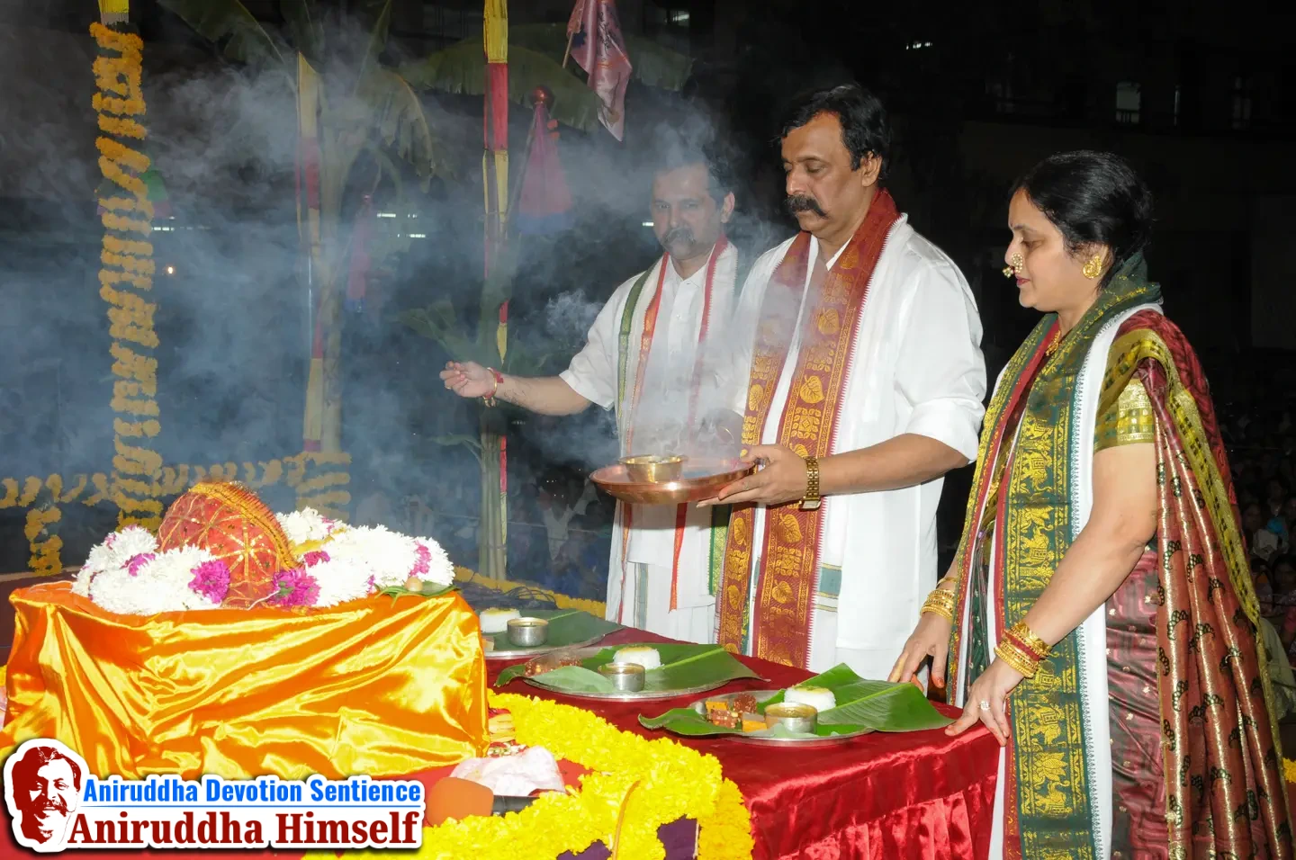 Sadguru Aniruddha Bapu performing Kanthakoop Pashaan poojan