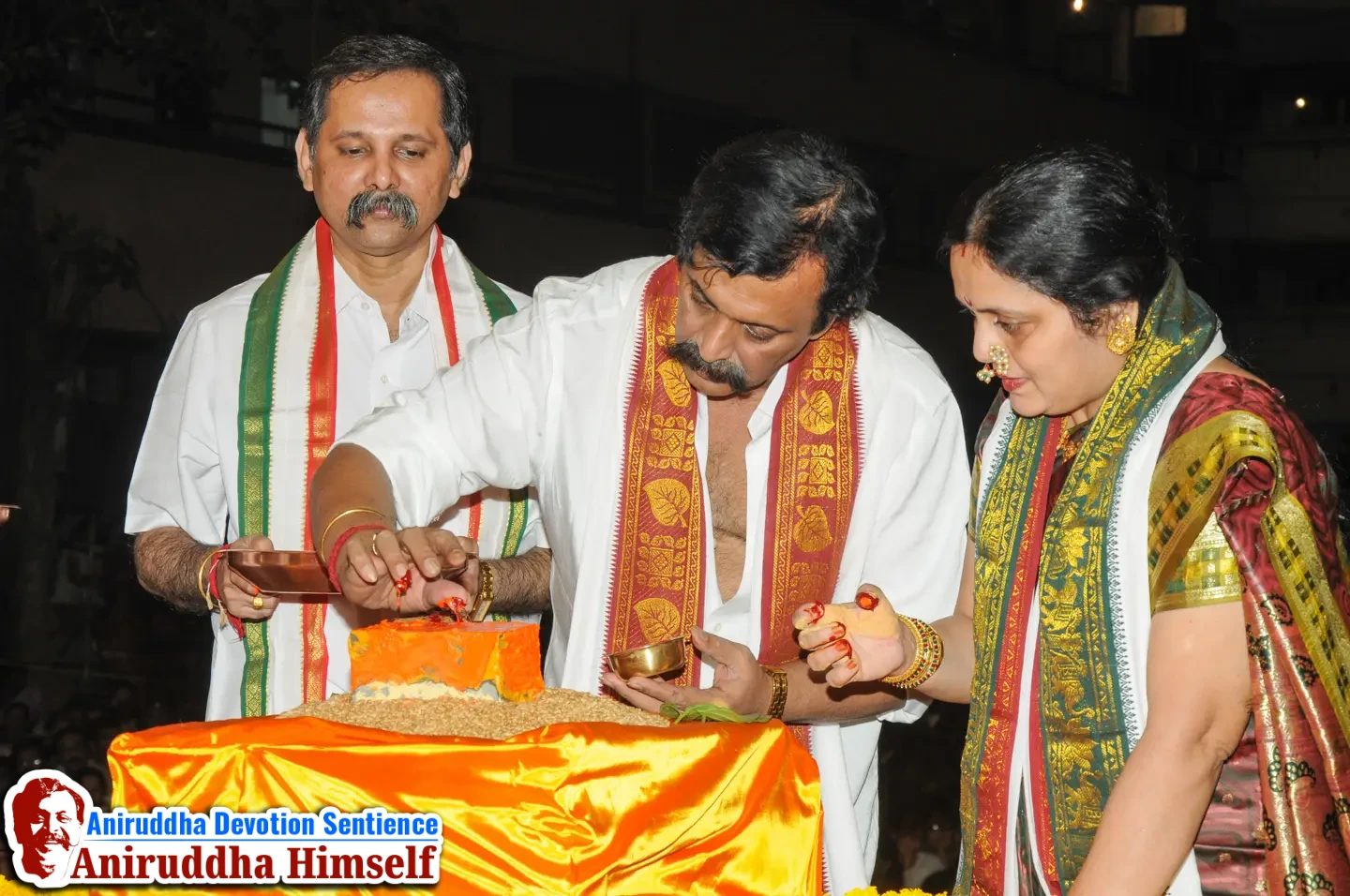 Sadguru Aniruddha Bapu performing Kanthakoop Pashaan poojan