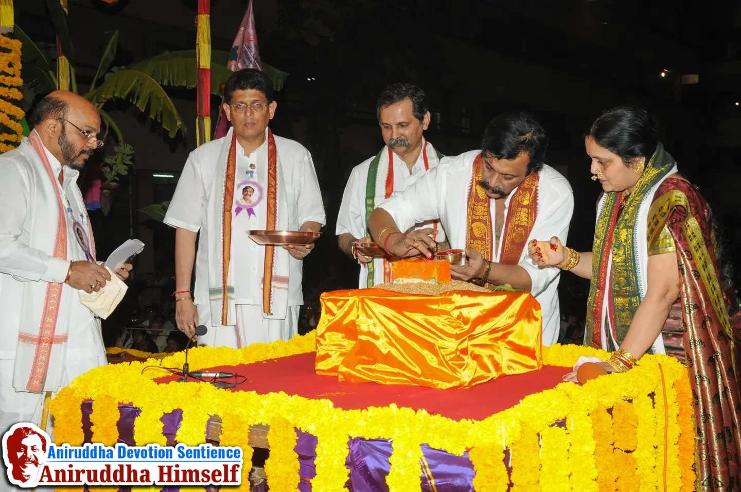 Sadguru Aniruddha Bapu performing Kanthakoop Pashaan poojan