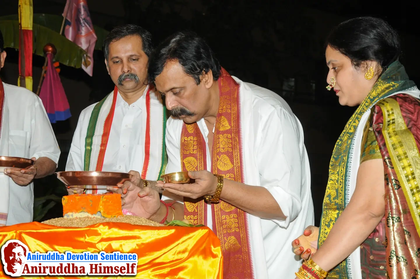 Sadguru Aniruddha Bapu performing Kanthakoop Pashaan poojan