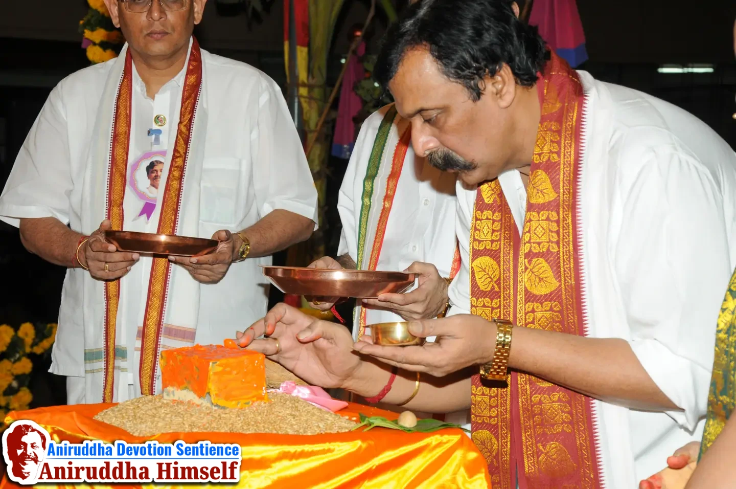 Sadguru Aniruddha Bapu performing Kanthakoop Pashaan poojan