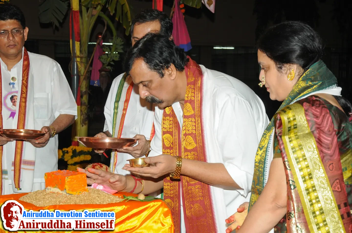 Sadguru Aniruddha Bapu performing Kanthakoop Pashaan poojan