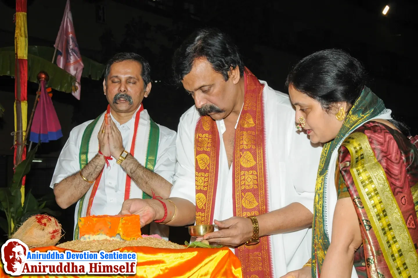 Sadguru Aniruddha Bapu performing Kanthakoop Pashaan poojan