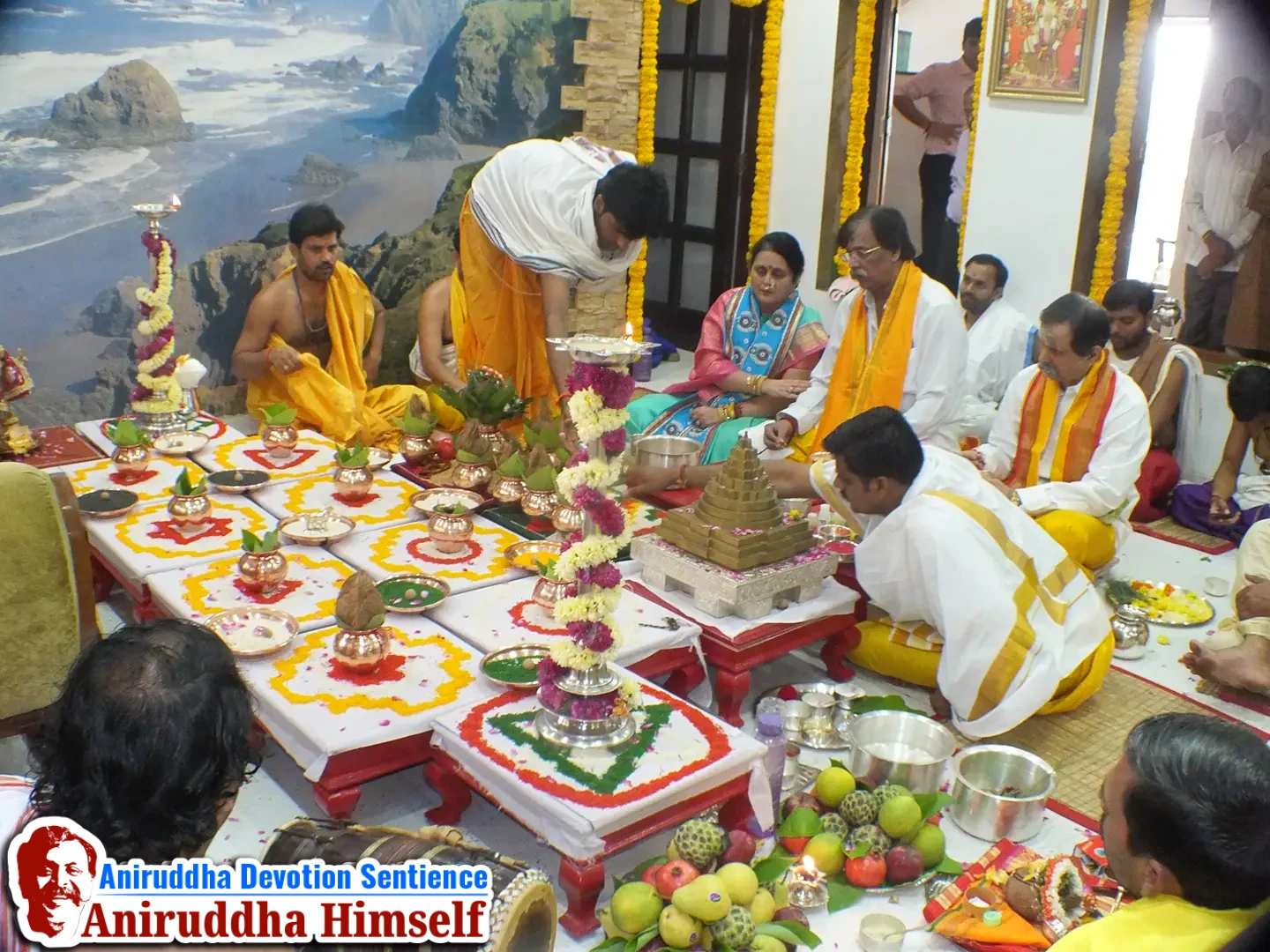 Sadguru Aniruddha Bapu performing Paraamba poojan at Shree Datta Niwas