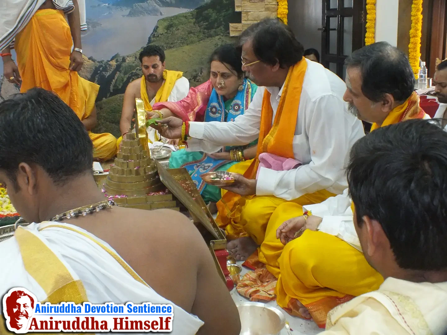 Sadguru Aniruddha Bapu performing Paraamba poojan at Shree Datta Niwas