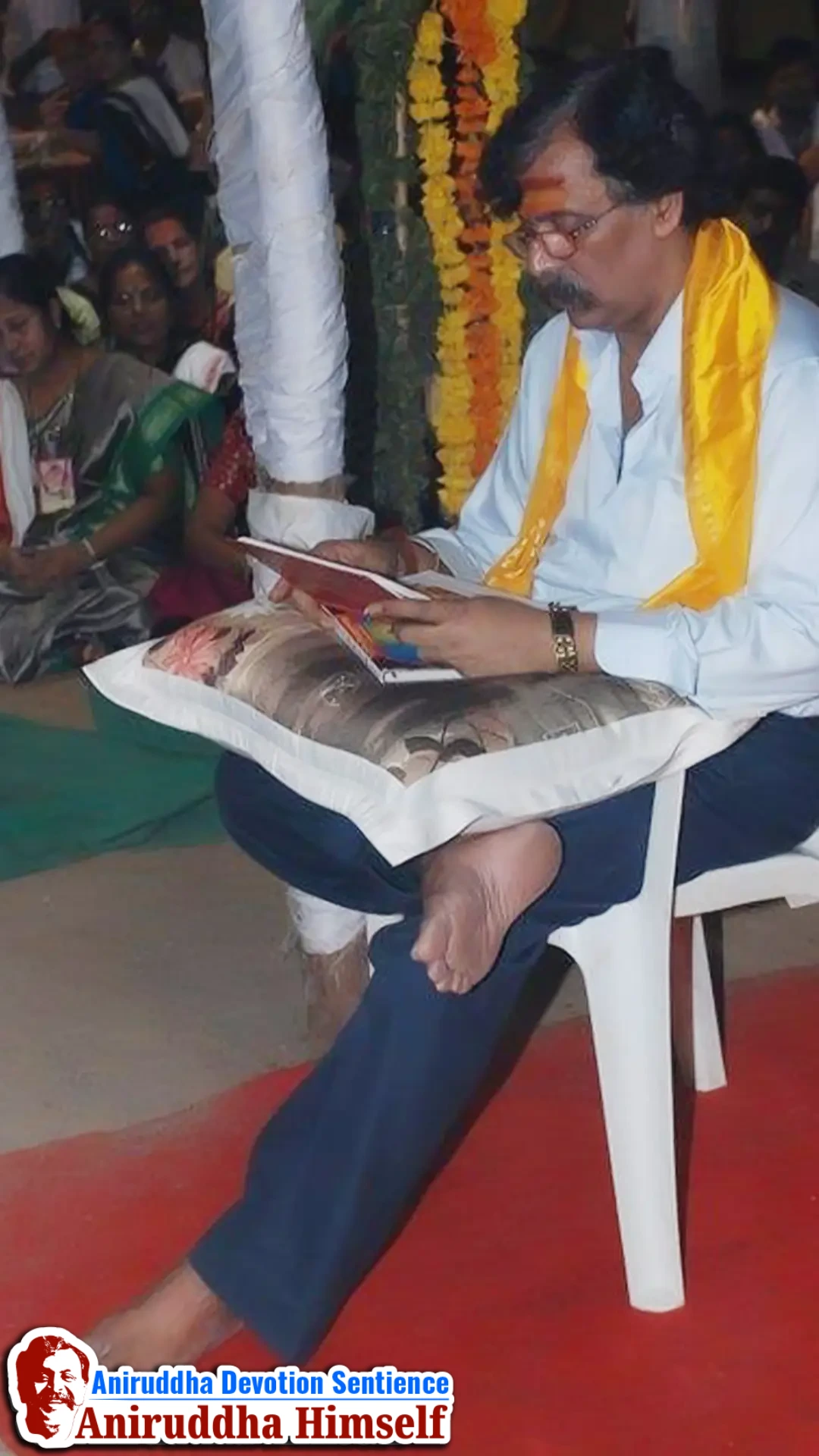 Sadguru Aniruddha Bapu reading spiritual granthas