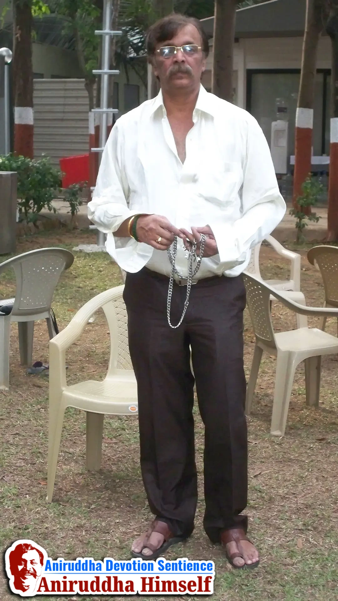 Sadguru Aniruddha Bapu at Umargam during an outing