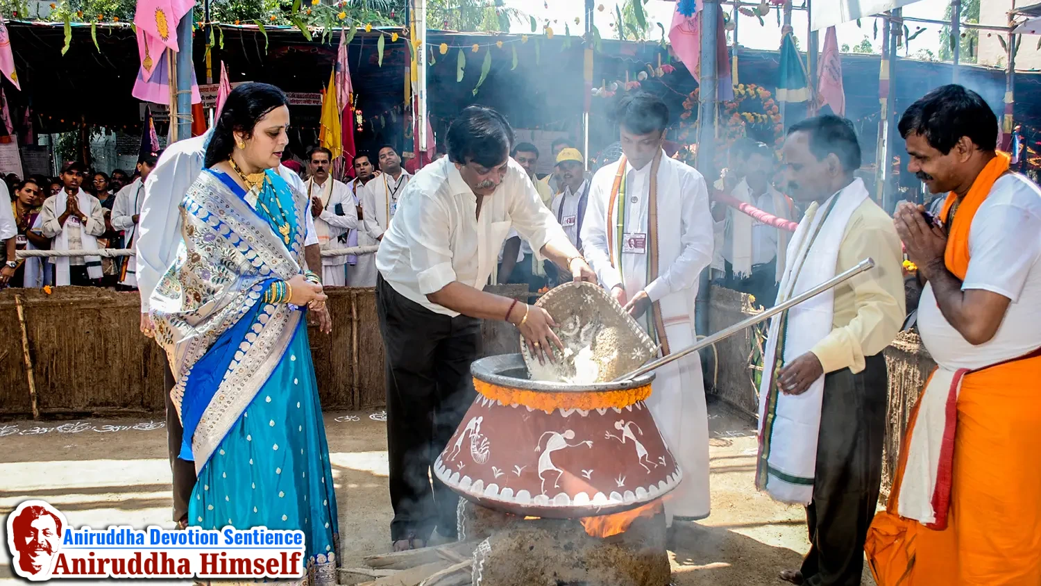 Sadguru Aniruddha Bapu at Handi Prasad during Ram Navami Utsav (2)