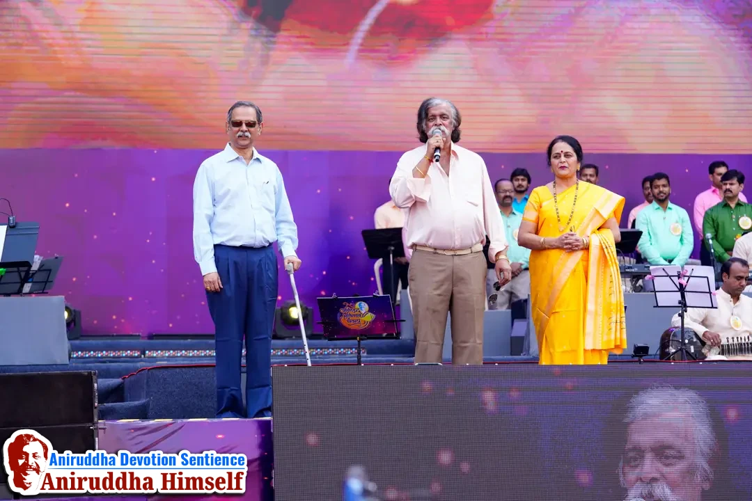 Sadguru Shree Aniruddha Bapu at Aniruddha Bhaktibhav Chaitanya event held at D.Y.Patil Stadium, Navi Mumbai in December 2019