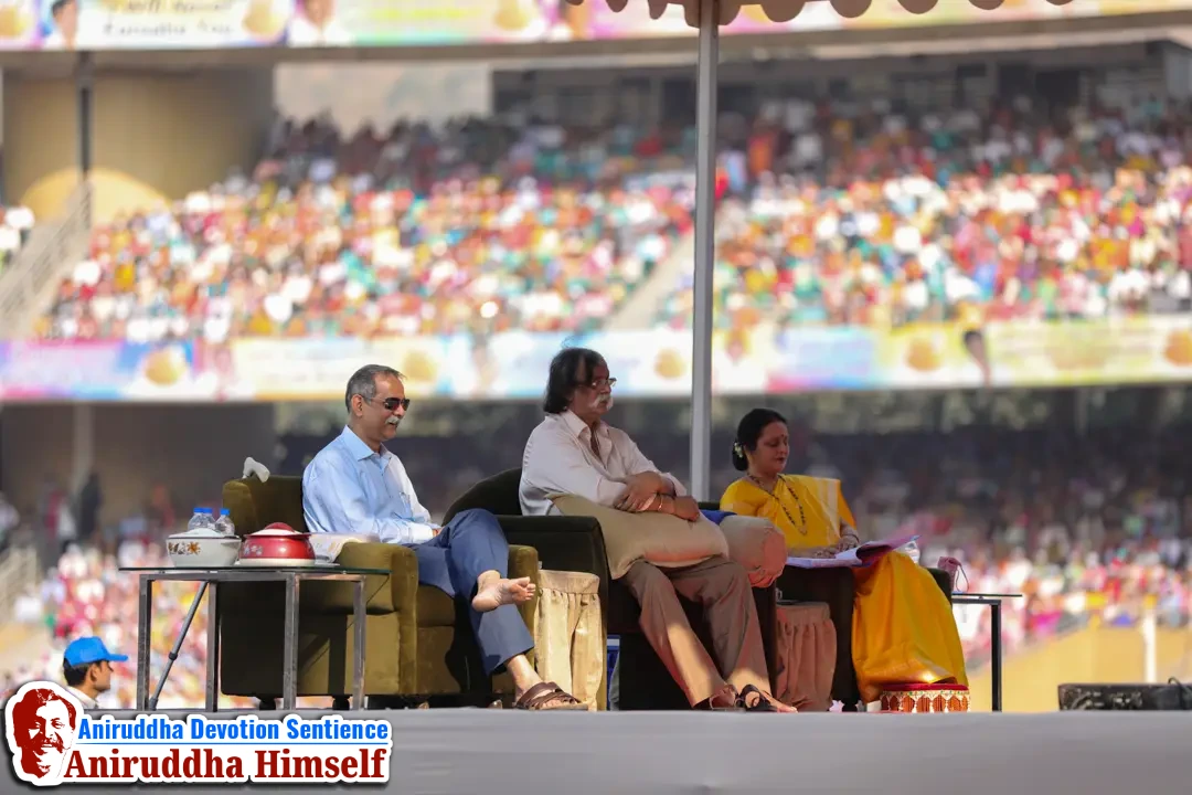 Sadguru Shree Aniruddha Bapu at Aniruddha Bhaktibhav Chaitanya event held at D.Y.Patil Stadium, Navi Mumbai in December 2019