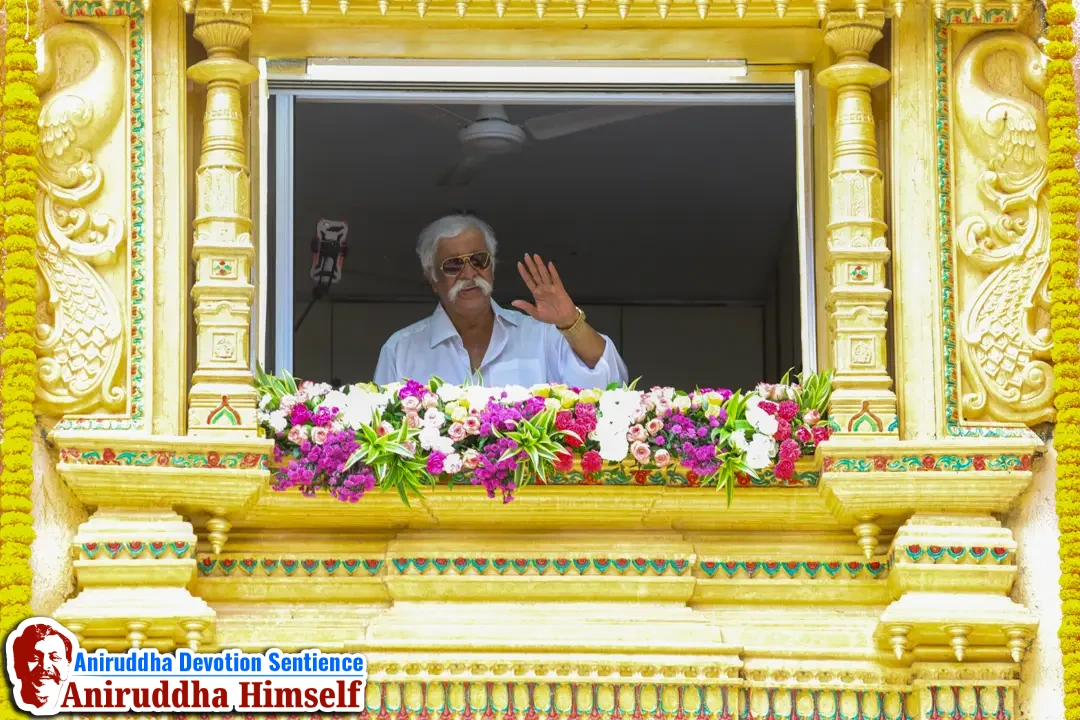 On the occasion of Aashadhi Ekadashi, Sadguru Shree Aniruddha Bapu giving Darshan to Shraddhavans at Shree Gurukshetram