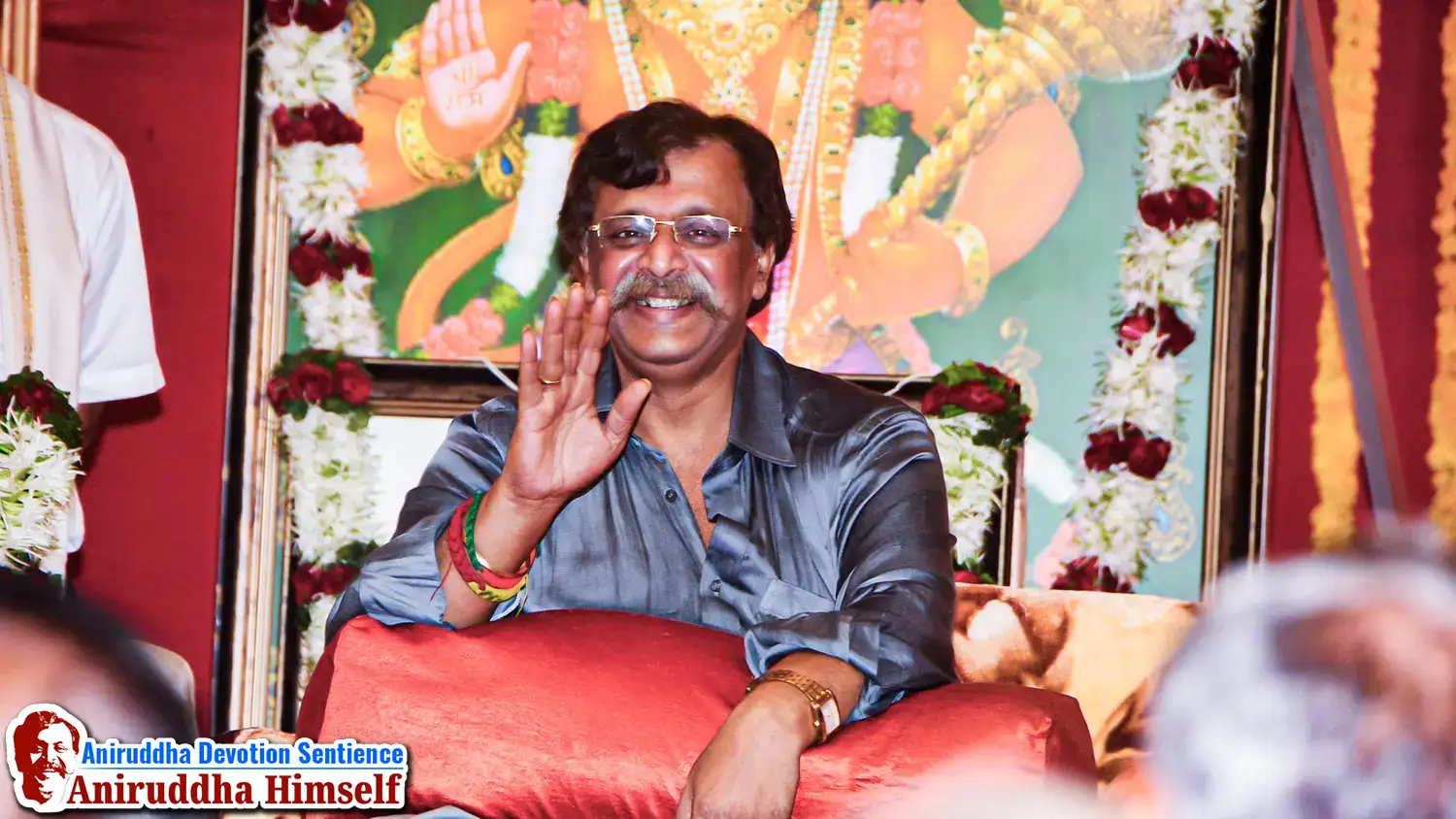 Sadguru Shree Aniruddha Bapu reassuringly bestowing his blessings