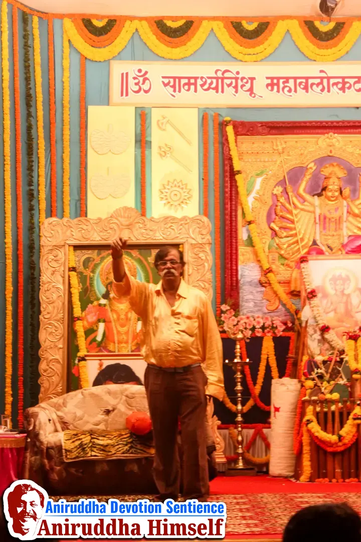 'Shraddhavans enjoying 'Shree Swami Samartha Jai Jai Swami Samartha' gajar at Shree Harigurugram on the occasion of Dassera Utsav 2015