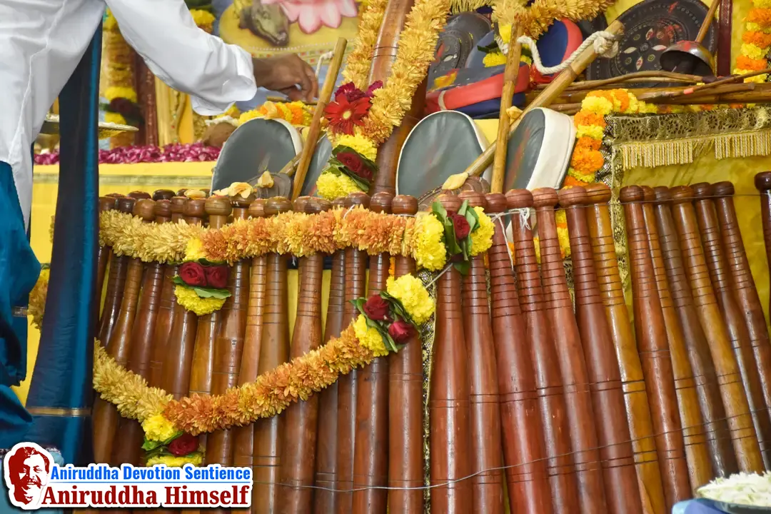 Shastra-Pooja performed on the occasion of Dassera at Shree Harigurugram