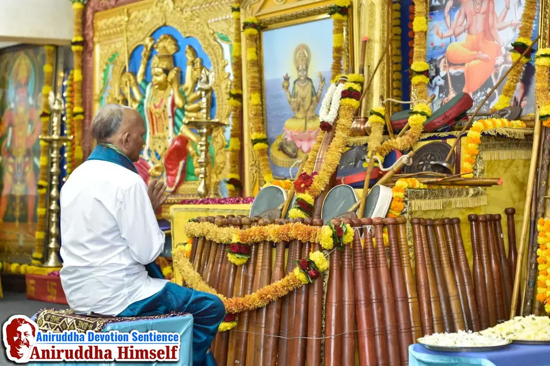 Shastra-Pooja performed on the occasion of Dassera at Shree Harigurugram