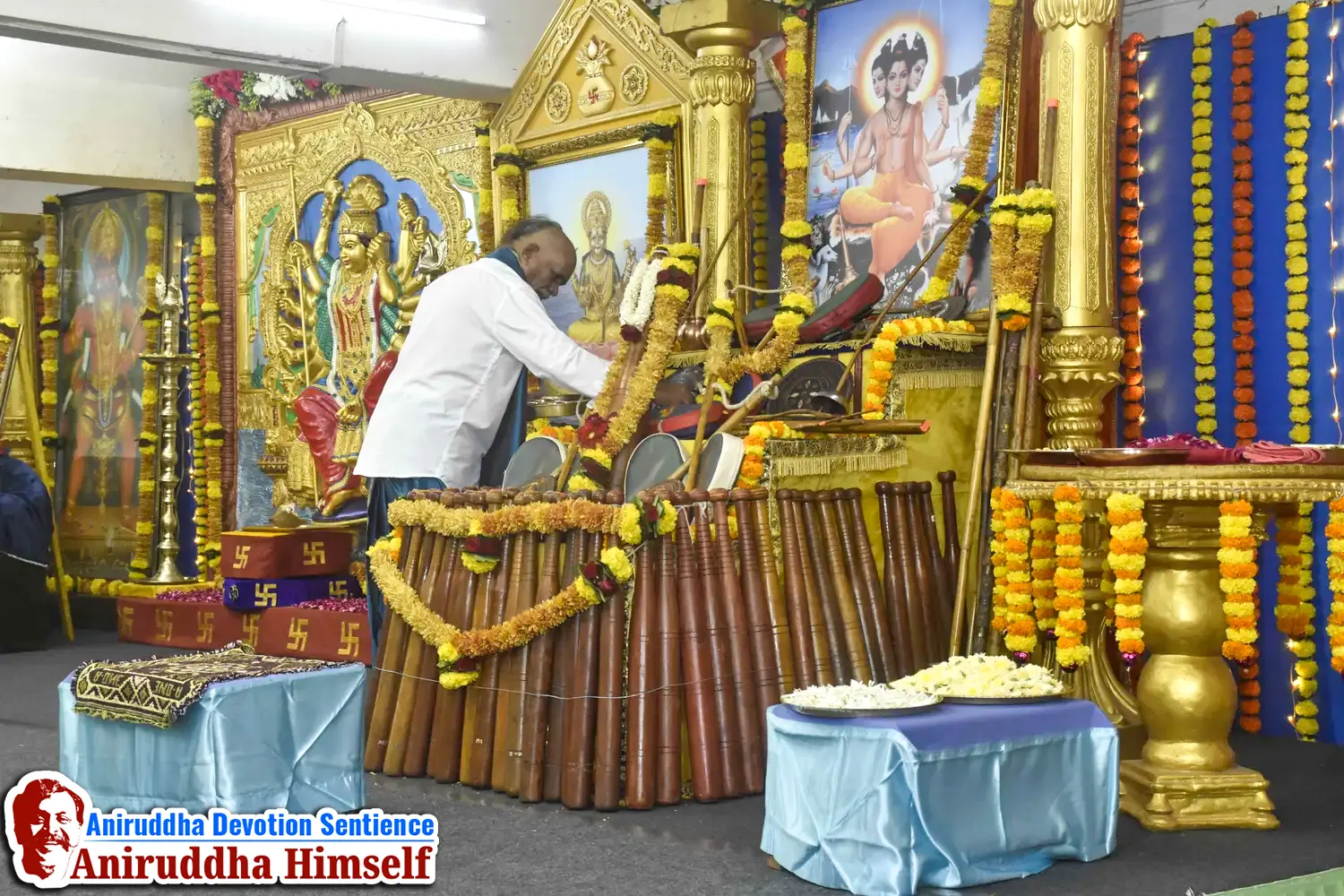 Shastra-Pooja performed on the occasion of Dassera at Shree Harigurugram