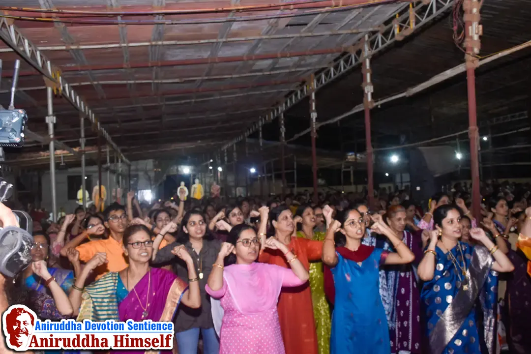 Shraddhavans enjoying gajar at Shree Harigurugram on the occasion of Dassera Utsav