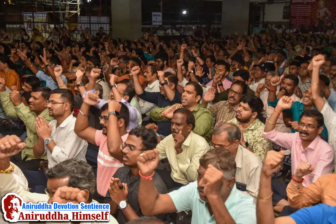 Shraddhavans enjoying gajar at Shree Harigurugram on the occasion of Dassera Utsav