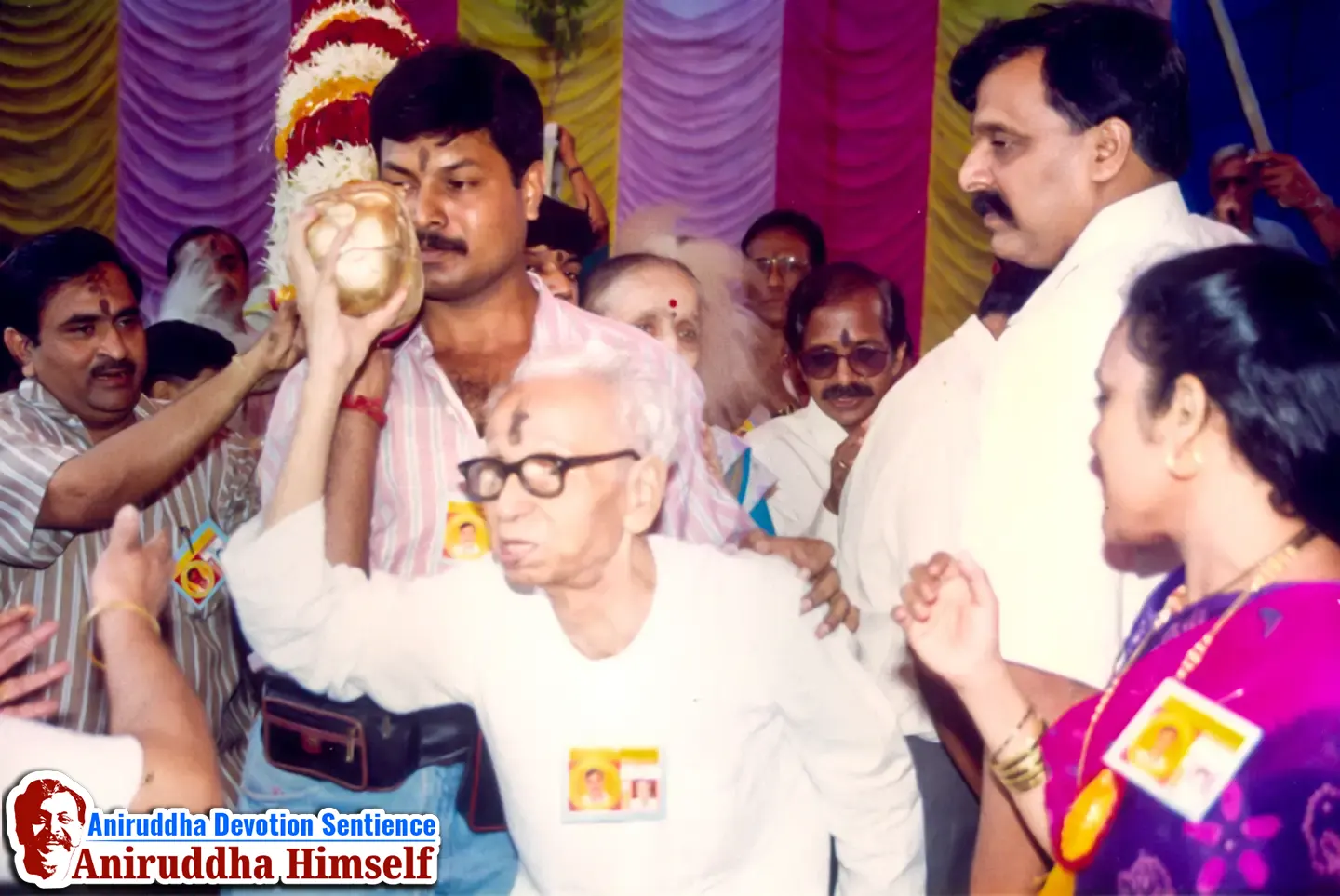 Sadguru Shree Aniruddha Bapu at Dehu–Alandi Rasayatra held in the year 1998.