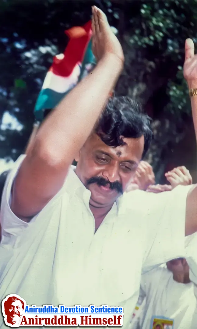 Sadguru Shree Aniruddha Bapu at Dehu–Alandi Rasayatra held in the year 1998.