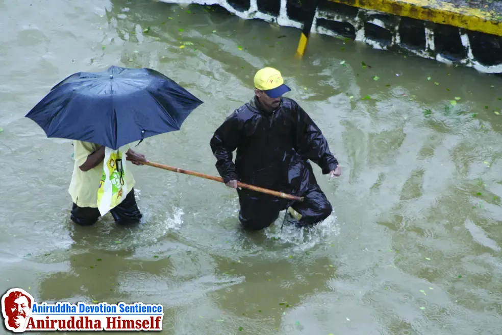AADM DMVs helping the common people during 26th July 2005 Heavy Rain Disaster